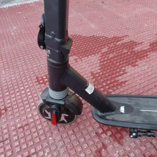 Patinete eléctrico negro