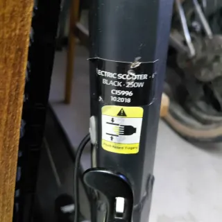 Patinete eléctrico negro