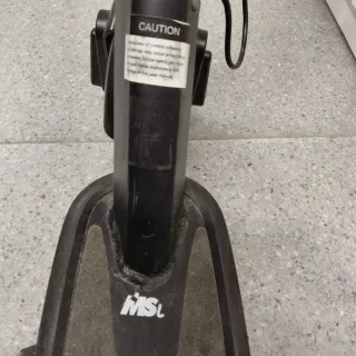 Patinete eléctrico negro