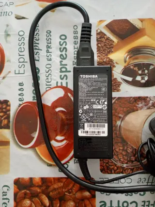 Alimentador  Toshiba PA3714E-1AC3