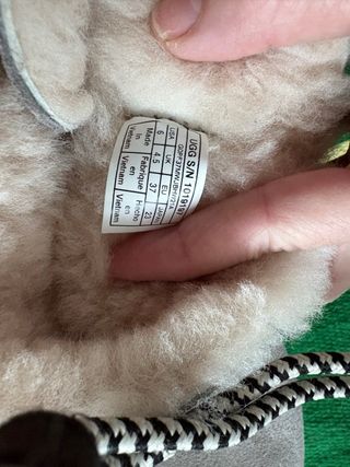 Botas UGG grises con lazo