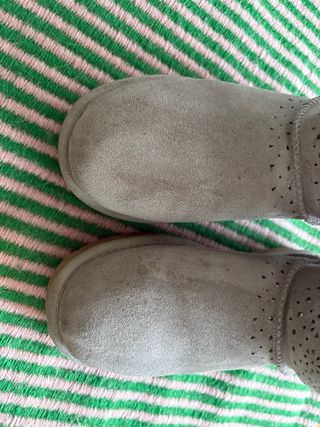 Botas UGG grises con lazo