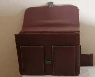 Maletín de cuero marrón para trabajo