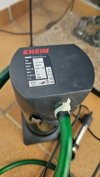 Acuario completo con filtro eheim y calentador