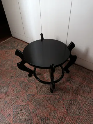 Mesita baja estilo oriental. Lacado negro