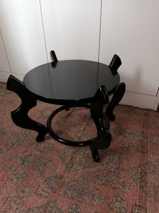 Mesita baja estilo oriental. Lacado negro