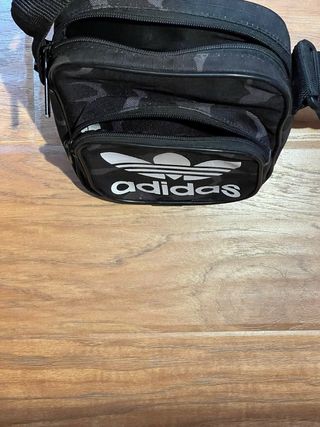 Riñonera de adidas negra camuflaje negro riño