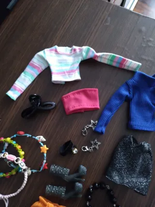 Vestiti e accessori per Barbie