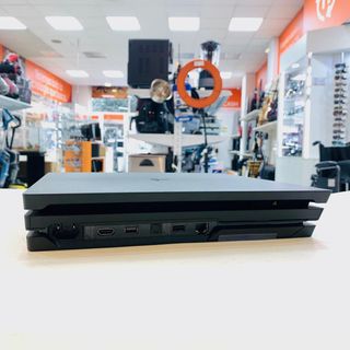 CONSOLA PS4 PRO CON CABLES Y MANDO