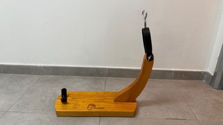 Jamonero de madera con soporte