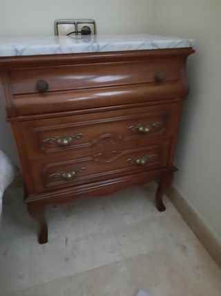 Mesita de noche de madera con mármol