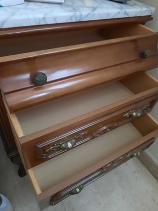 Mesita de noche de madera con mármol