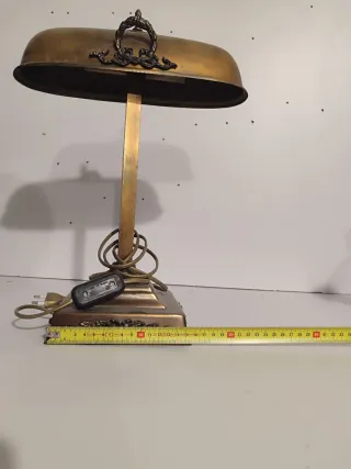 Lámpara de escritorio vintage dorada