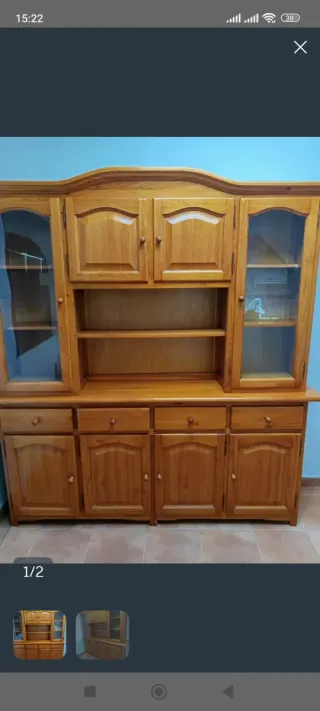 Credenza in legno con vetrine