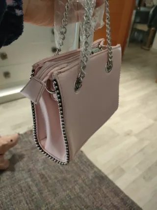 Bolso pequeño rosa bebe con cadena plateada