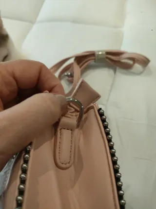 Bolso pequeño rosa bebe con cadena plateada