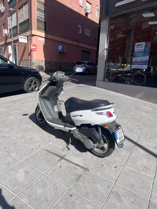 Peugeot Vivacity 125 Scooter Automática