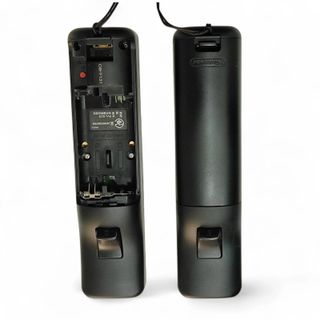 CONSOLA NINTENDO WII NEGRA + CABLES + 2 MANDOS *DETALLE UN MANDO SIN TAPA*