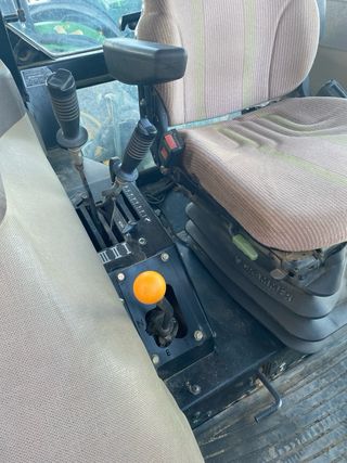 Tractor John Deere 6115D con pala