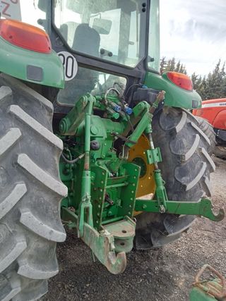 Tractor John Deere 6115D con pala