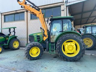 Tractor John Deere 6115D con pala