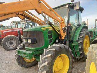 Tractor John Deere 6115D con pala
