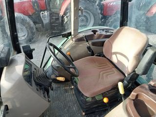 Tractor John Deere 6115D con pala