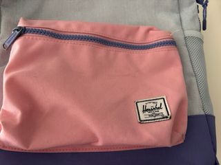 Mochila Herschel y estuches Legami