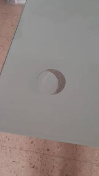 Tavolo in vetro acidato bianco