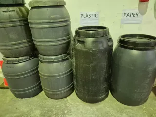 Bidones de plástico vacíos varios tamaños