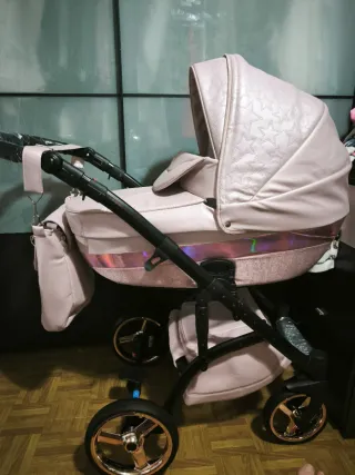 Carro de bebé rosa con estrellas y sillita