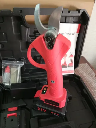 TIJERAS ELÉCTRICAS DE PODAR Y MOTOSIERRA.