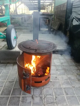 Estufa de leña rústica naranja