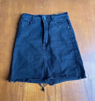 Falda vaquera negra desgastada