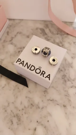 Lote 3 charms Pandora para Maria.