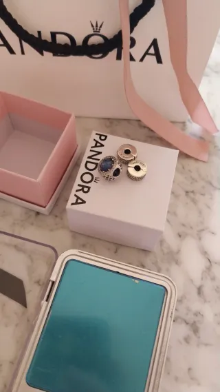 Lote 3 charms Pandora para Maria.