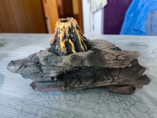 Miniatura volcán con rocas (3 fotos)