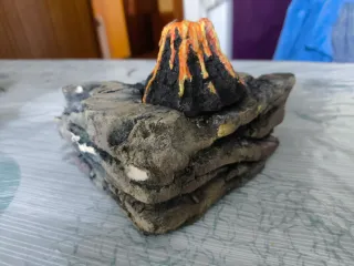 Miniatura volcán con rocas (3 fotos)