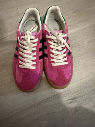 Adidas Gazelle x Gucci en color fucsia. Usadas.