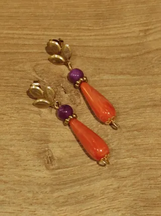 Pendientes lágrima coral y piedrecita mo