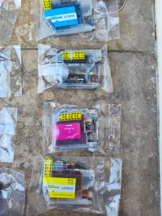 Cartuchos de tinta de varios colores