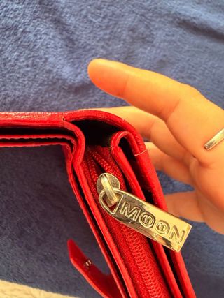 Cartera de piel roja diseño gatos