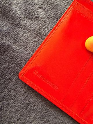 Cartera de piel roja diseño gatos