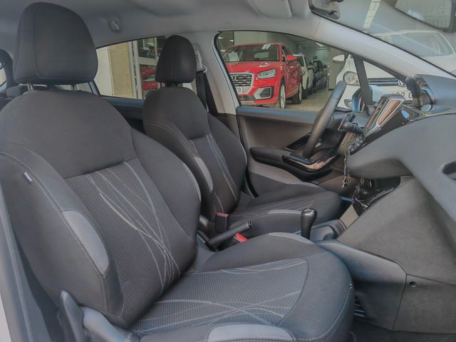 Peugeot 208 2015