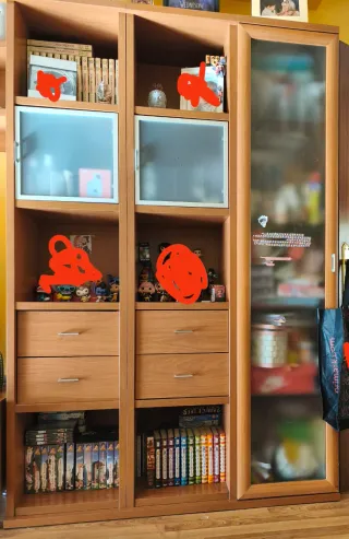 Mueble vitrina madera y cristal