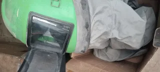 Casco chorreo arena y 2 monos