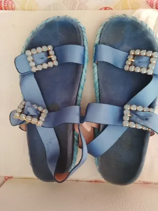 Chanclas azules mujer con pedrería