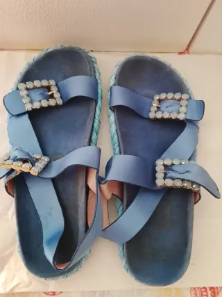 Chanclas azules mujer con pedrería