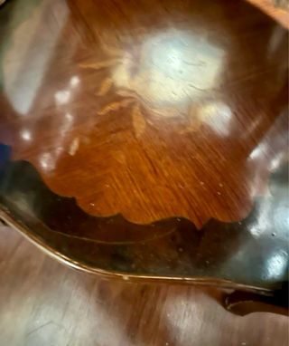 Mesita Luis XV marquetería floral