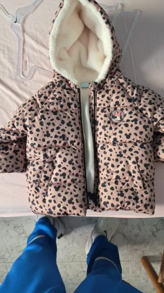 Abrigo infantil estampado Minnie Mouse